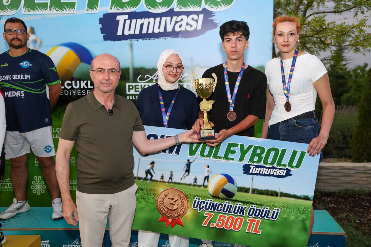 Selçuklu Seyir Tepesi’nde çimlerin şampiyonları belli oldu 6